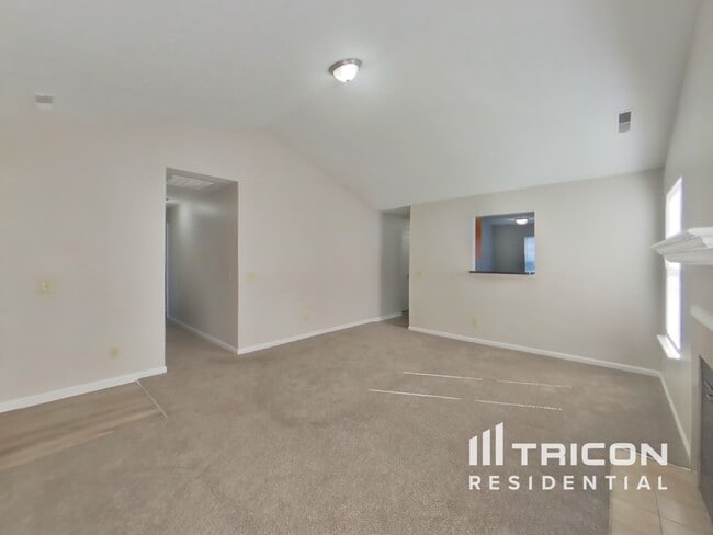 Photo - 625 Eastpointe Dr