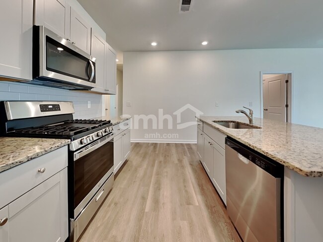 Photo - 303 Squire Pope Rd