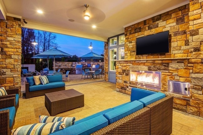 Element Ballantyne apartments — community photo