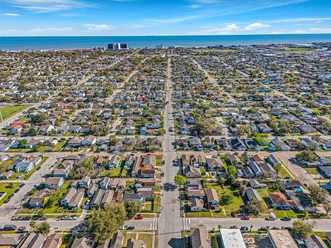 Photo - 1318 55th St