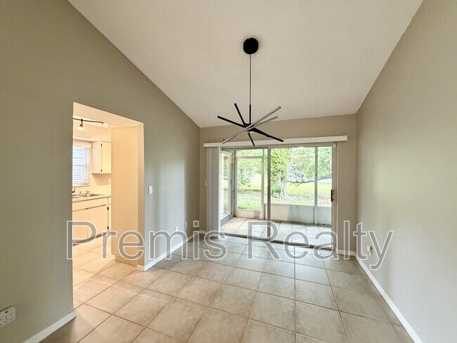 Photo - 102 Steeplechase Ln