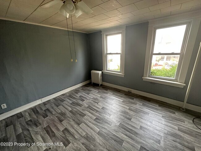 Photo - 161 S Main St