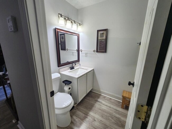 Photo - 6031 Ambassador Dr