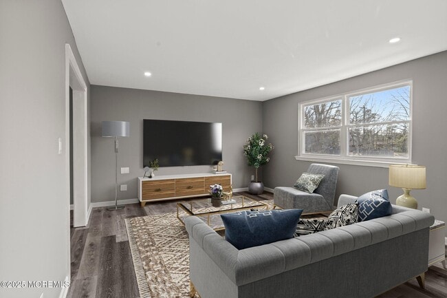 Photo - 2344 Fernwood Ave
