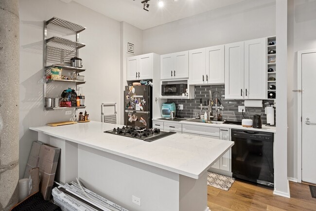 Building Photo - 130 S Canal St Unit #  0612