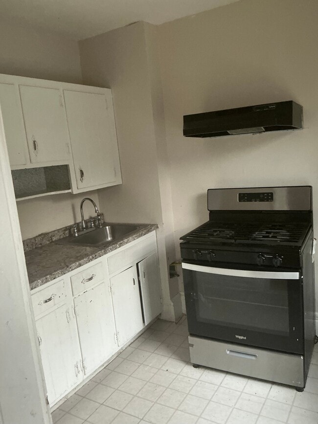 40 Carpenter Ave Unit 2