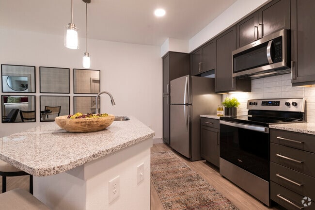 1 habitación, 1 baño, 736 pies cuadrados, cocina