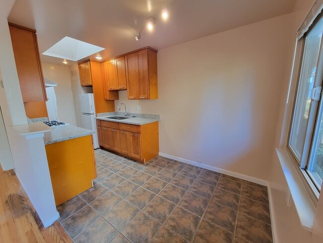 Dining area - 2227 Roosevelt Ave Unit 2