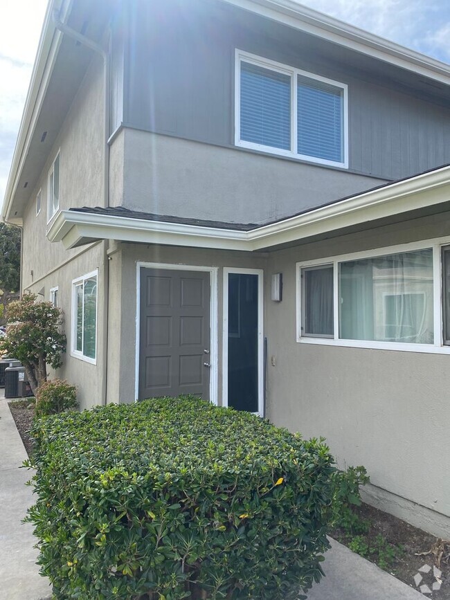 Building Photo - 2 Bed, 1 bath Conejo Creek Condo!