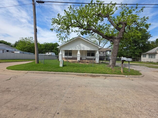 Building Photo - 3 bedroom home in Shawnee!
