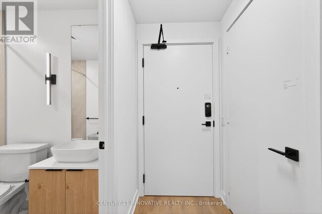 Photo - 1185 Dupont St Unité 602