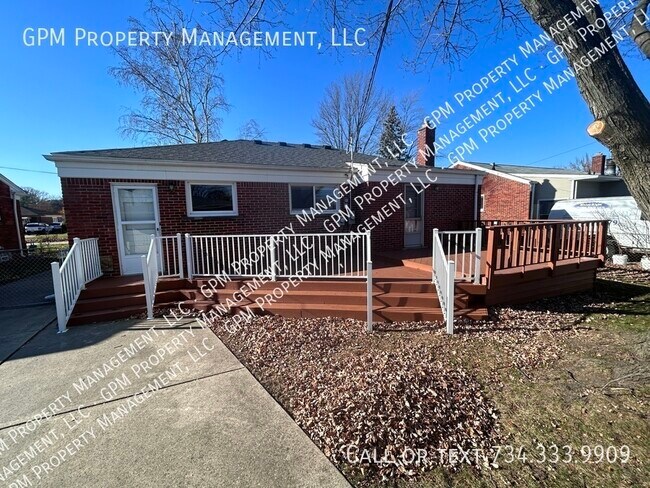 Photo - 2431 Pinetree Dr