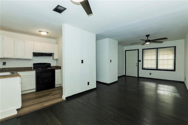 Photo - 836 Bolton Rd NW