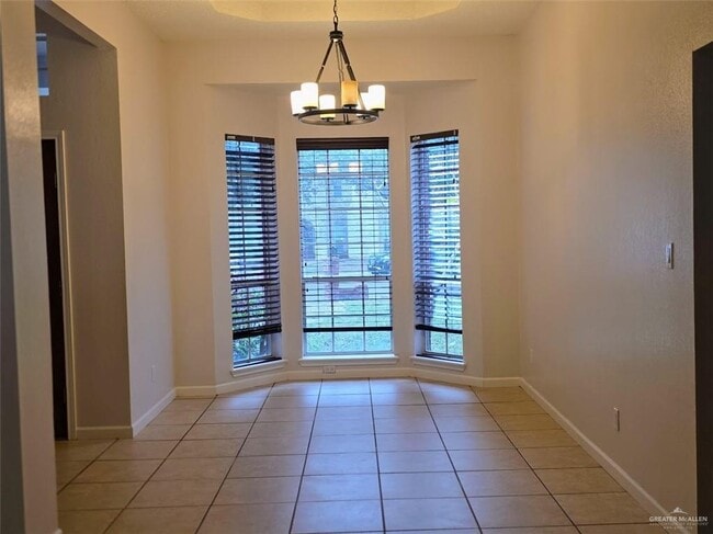 Photo - 28 Warbler Ave