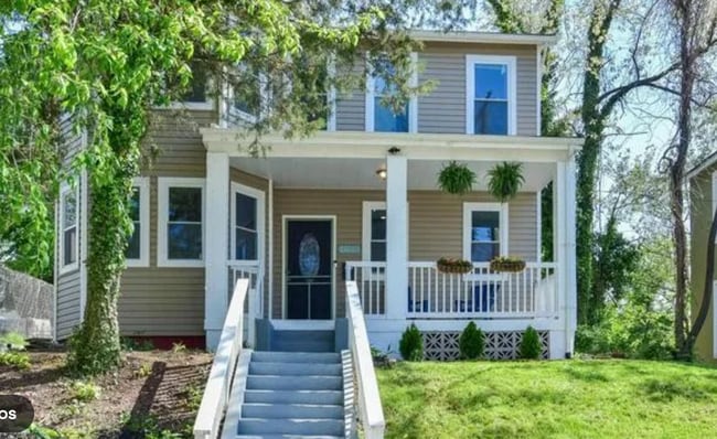 Building Photo - 1633 W St SE Unit Room 1