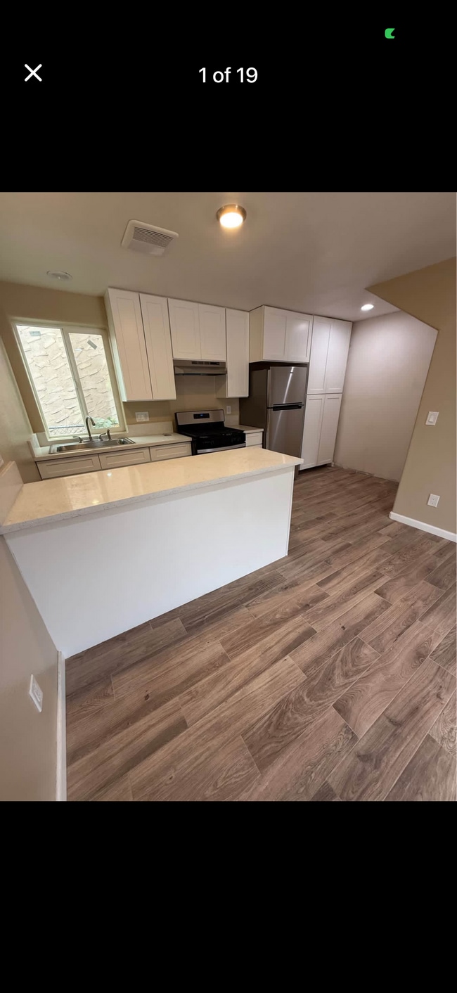 Building Photo - 627 S Rowan Ave Unit Rowan Ave