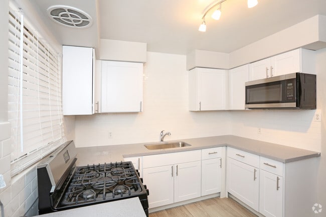 2BR, 2BA - Coastline - 880 SF - One @ Old Town Apartments