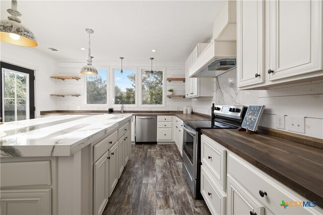 Photo - 2301 Wegner Rd