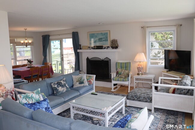 Photo - 14 Leeway Dr