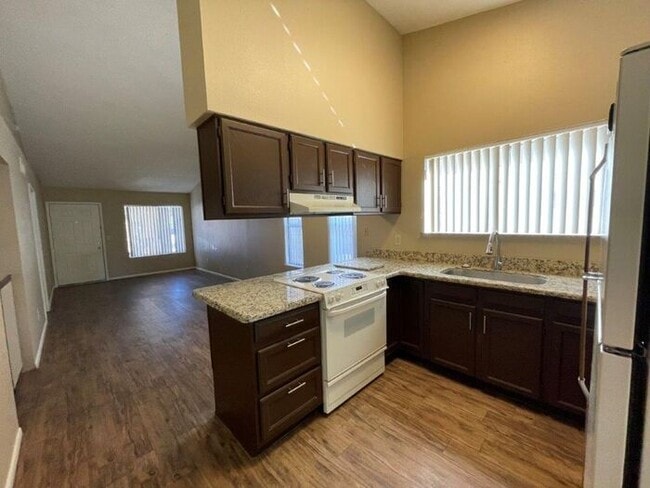 Photo - 3221 E Crescent Ave