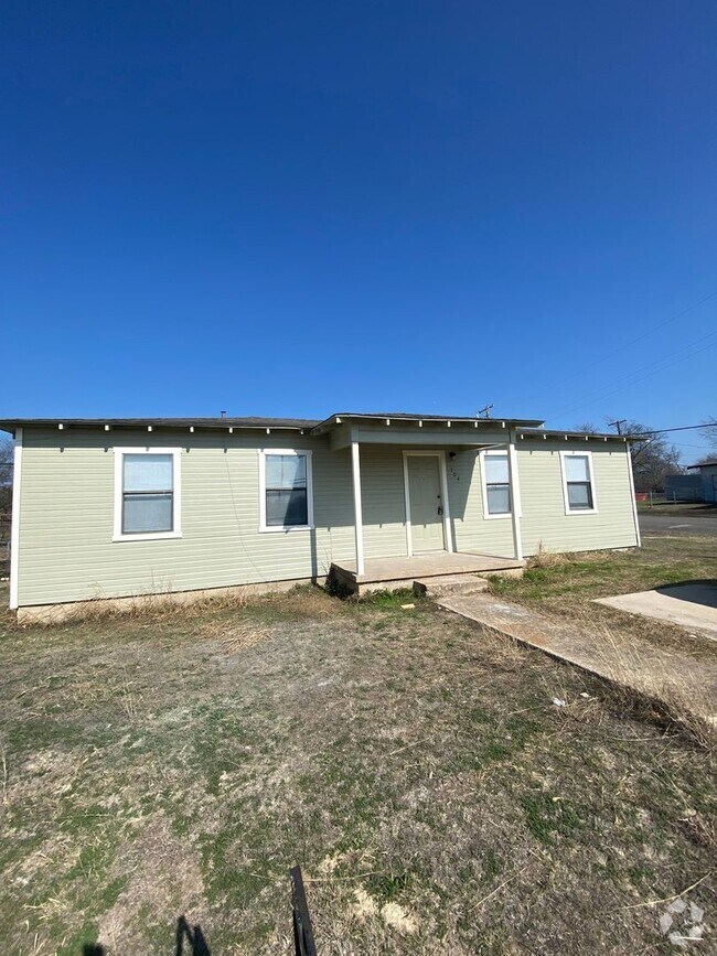 Building Photo - Charming newly renovated 3 bedroom 2 bath ... Rental