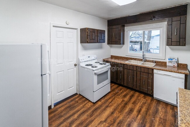 Photo - 2911 E Rowan Ave