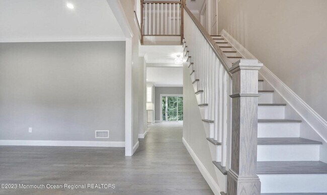 Photo - 349 Eastbourne Ave