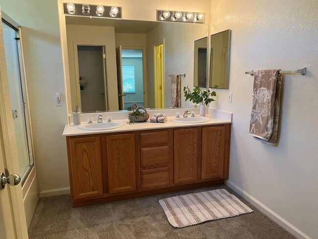 Photo - Nice 4 Bedroom Family Home for Rent in Gre...