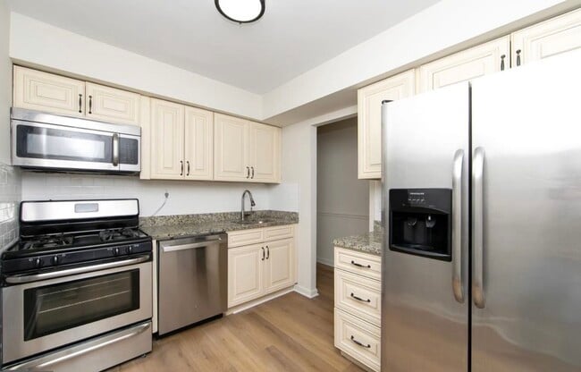 Building Photo - 222 Echelon Rd Unit 222 Echelon Rd Apt 8