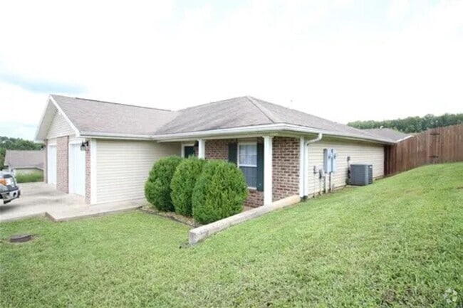Building Photo - 6267-MF1-E1 Unit B Rental