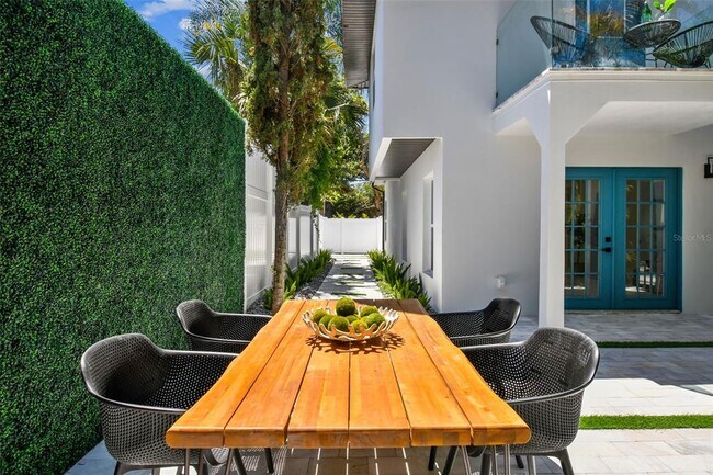 Photo - 110 28th Ave N