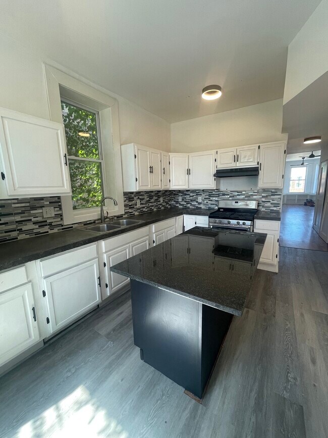 Photo - 2721 W Polk St