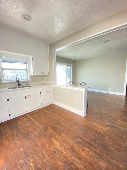 Photo - 706 Dumble St