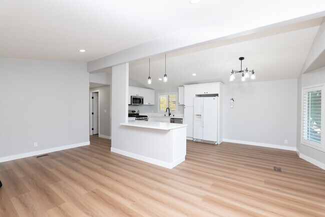 Photo - 21643 Waite St