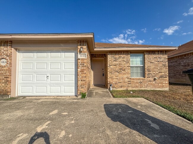 Building Photo - 1133 Misty Acres Dr Rental