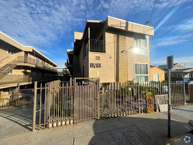 Building Photo - 10208 S Inglewood Ave Unit 5 Rental