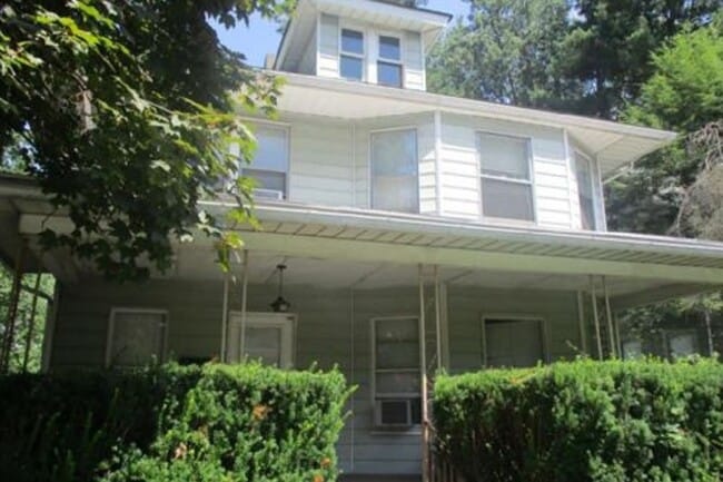 Photo - 130 Ridgeway St