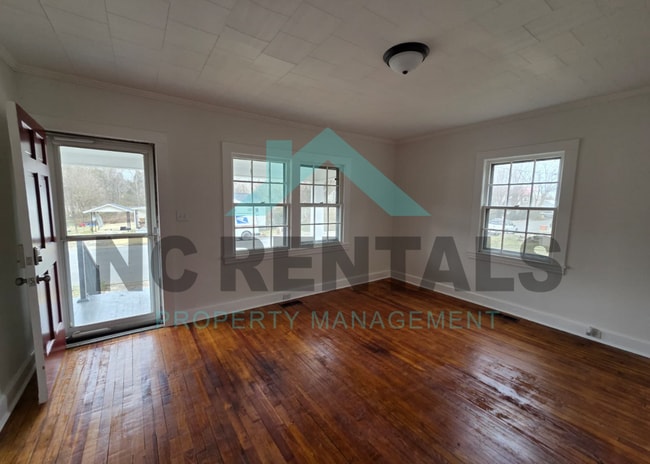 Photo - 1318 Front St