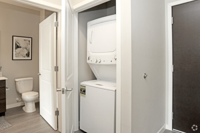 1BR, 1BA - Sixton