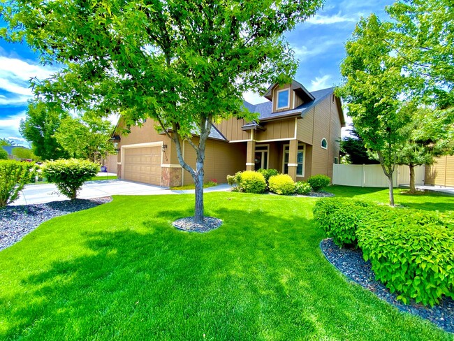 Lawn Care included! 4 bed 2.5 bath Neighb... - Lawn Care included!  4 bed 2.5 bath Neighb... House