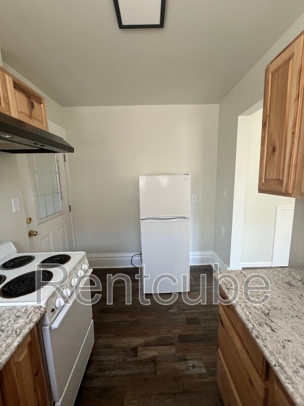 247 W 11th St Unit 8