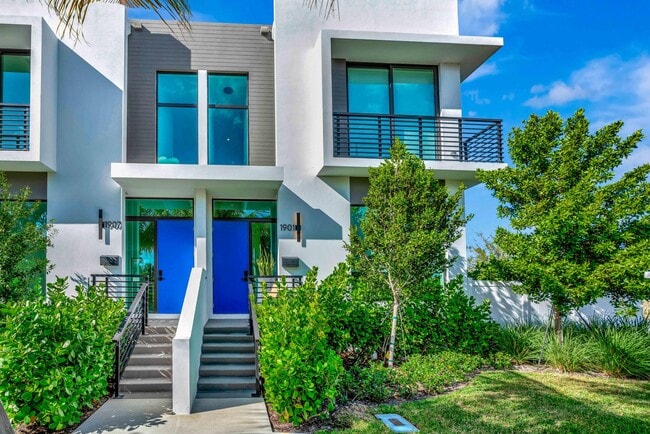 Photo - 1901 Dock St