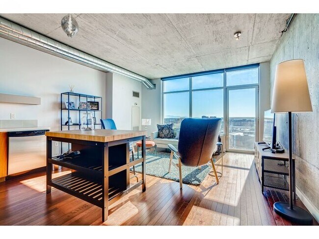 Photo - Fully Furnished Modern Condo with All Util... Unidad 1215