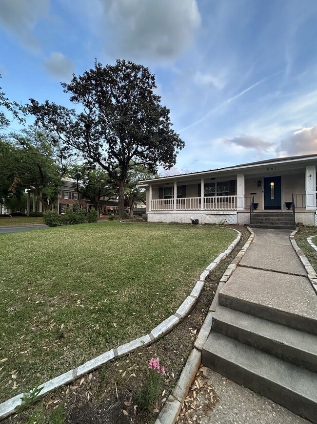 Photo - 601 Linden St