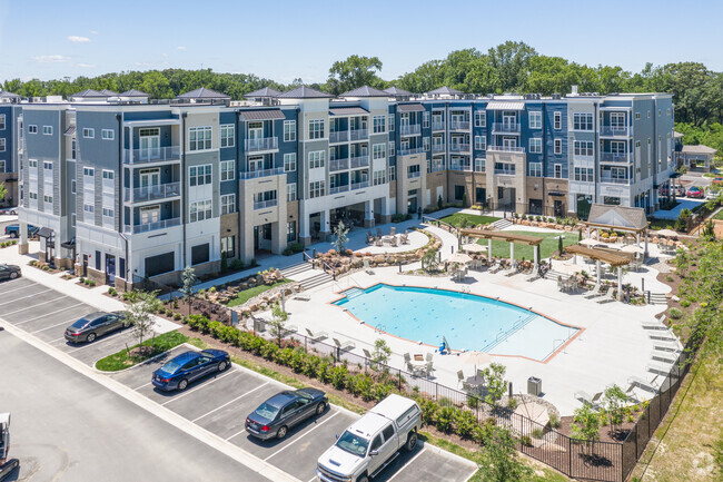 Community Pool - 3800 Acqua at Bridgeport Rental