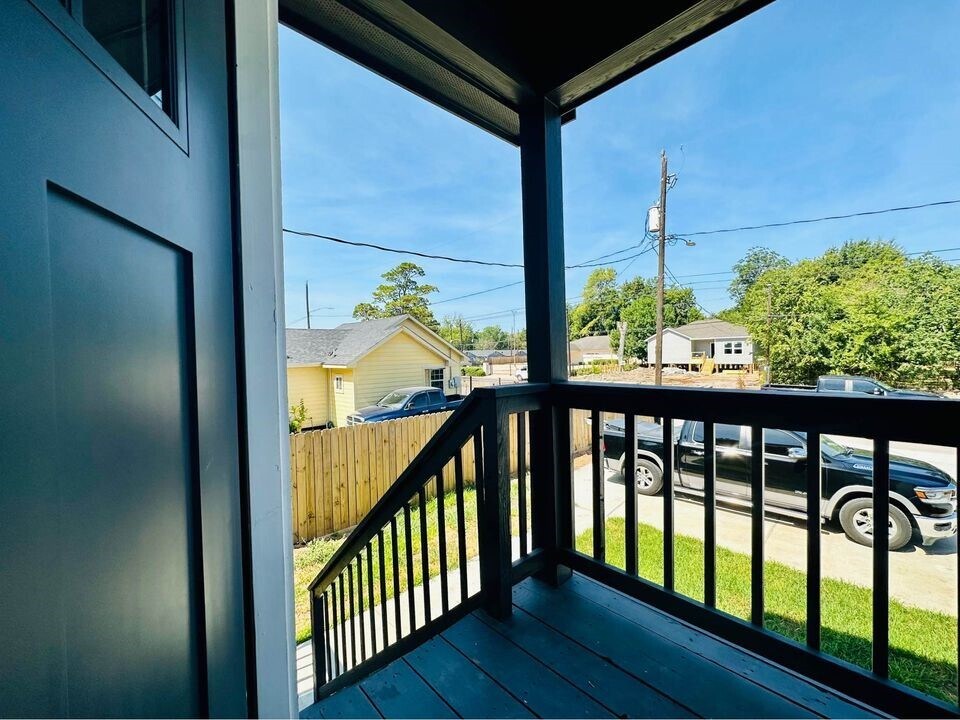 Photo - 4302 Hirsch Rd