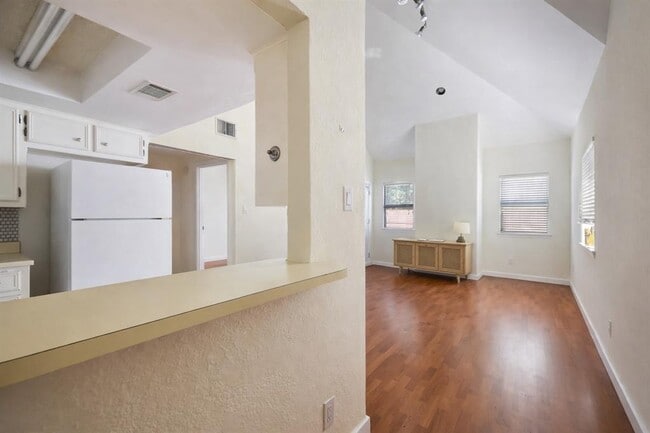 Photo - 706 W 22nd St Unidad 306