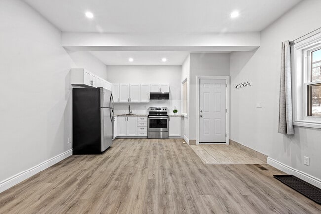 Building Photo - 224 Lebreton St N Unit 1