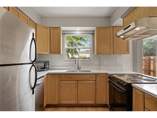 Photo - 1823 Benjamin St NE