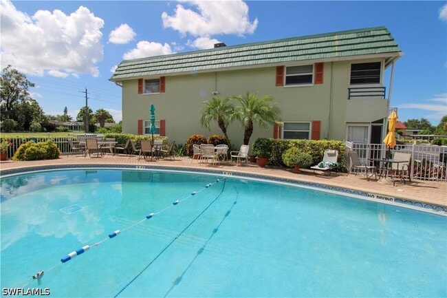 Building Photo - 300 Valley Stream Dr Unit 12-R